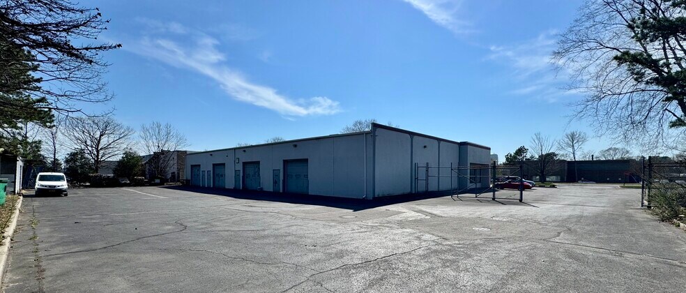 7 Old Dock Rd, Yaphank, NY à vendre - Photo de l’immeuble – Image 3 sur 24