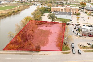 Plus de détails pour 21 W Benton St, Iowa City, IA - Terrain à vendre