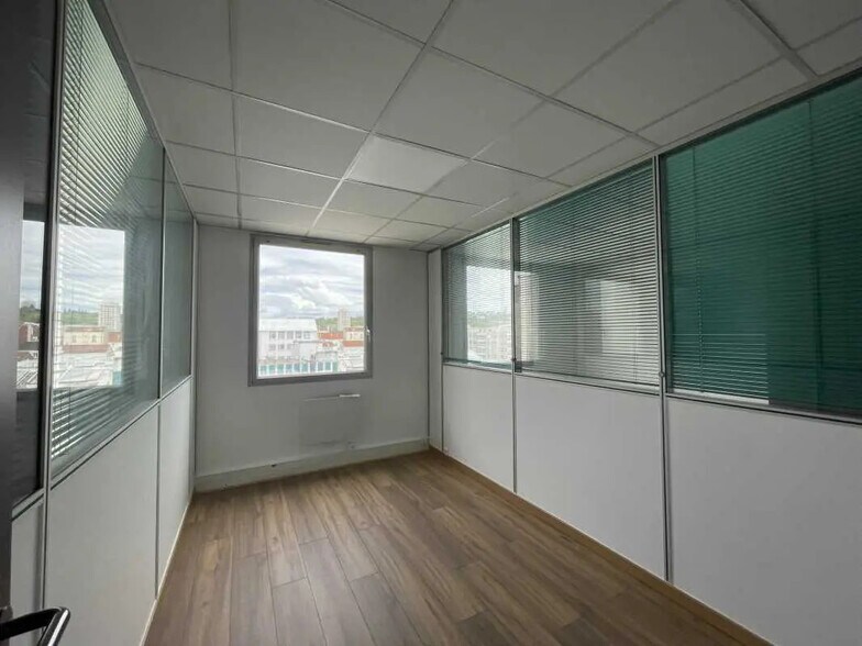Bureau dans Pantin à louer - Photo de l’immeuble – Image 2 sur 6