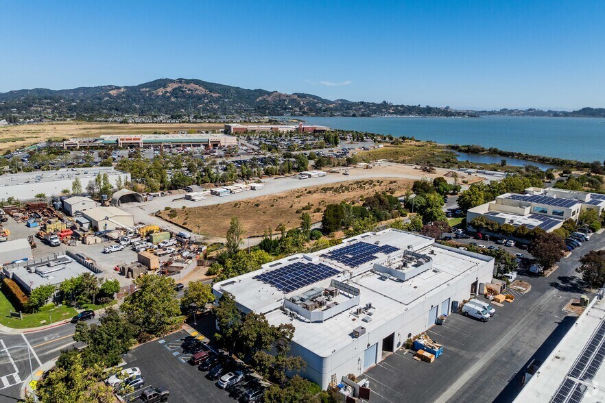 101 Glacier Point Rd, San Rafael, CA à louer - Photo de l’immeuble – Image 3 sur 4