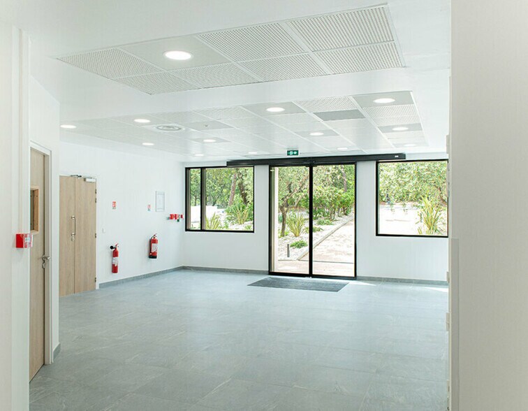Bureau dans Valbonne à vendre - Hall d’entrée – Image 2 sur 4