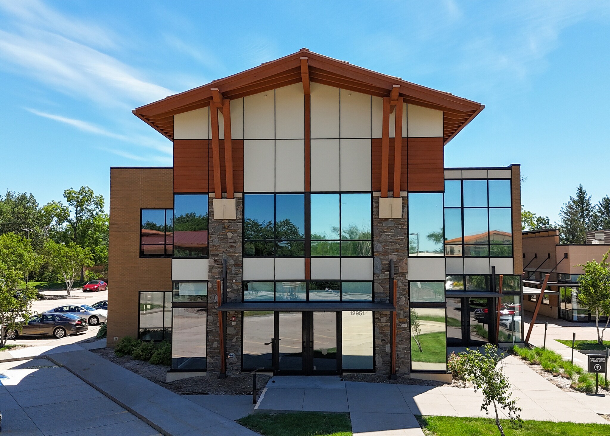 12951 University Ave, Clive, IA à louer Photo de l’immeuble– Image 1 sur 8
