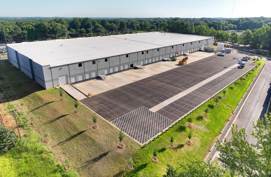 6830 Orr Rd., Charlotte, NC à louer - Photo de l’immeuble – Image 2 sur 6