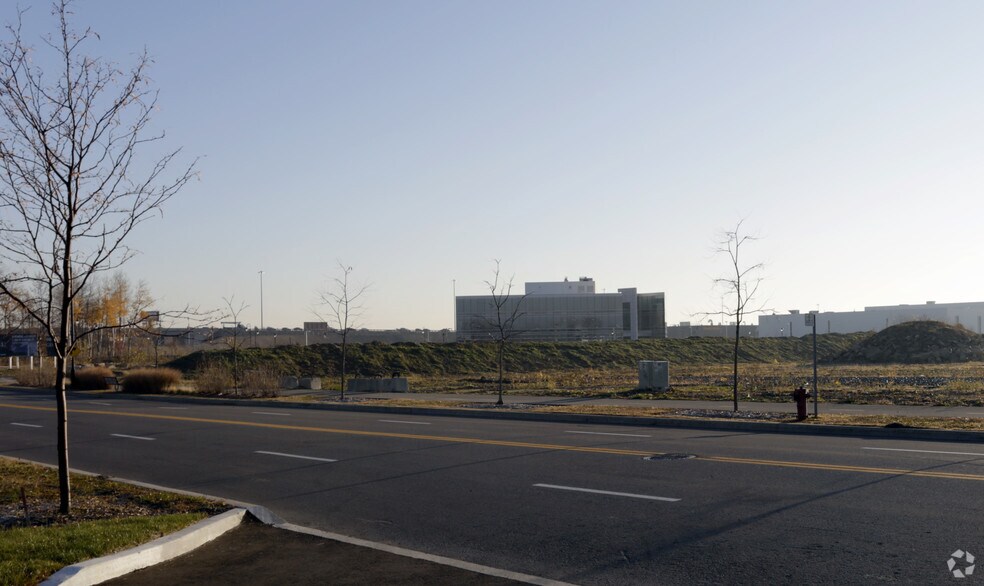 3665 Av Grandes Tourelles, Boisbriand, QC à louer - Photo de l’immeuble – Image 3 sur 11