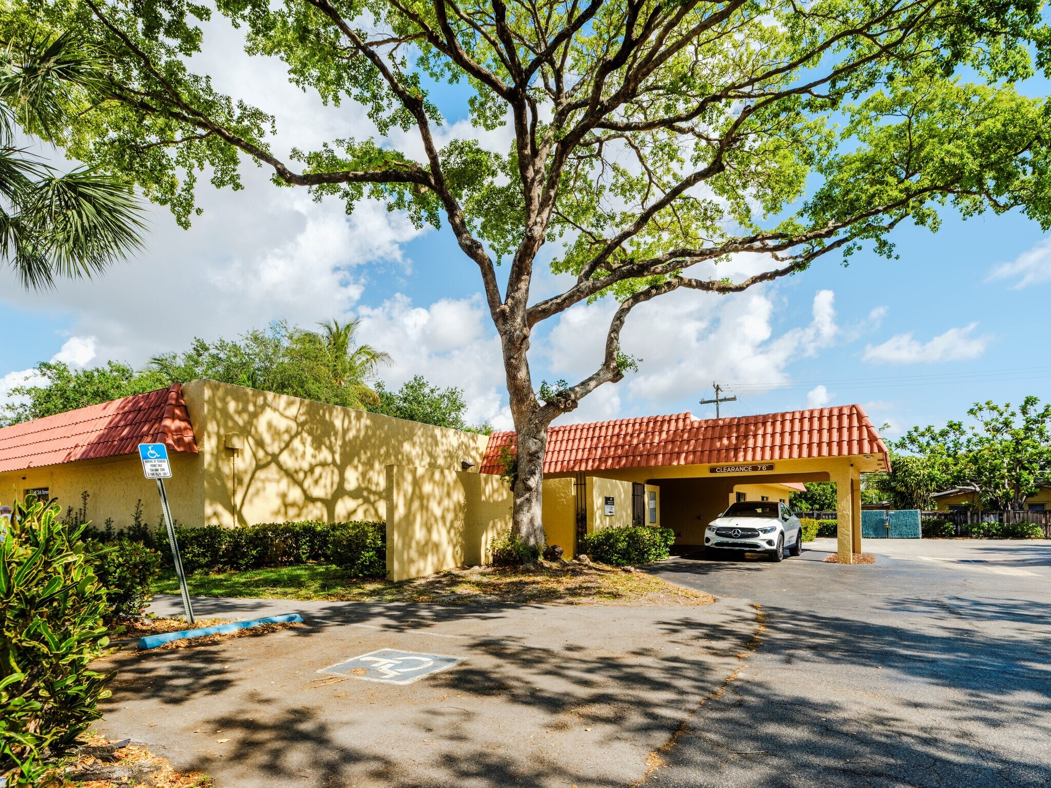 1821 NE 25th St, Lighthouse Point, FL à vendre Photo de l’immeuble– Image 1 sur 7