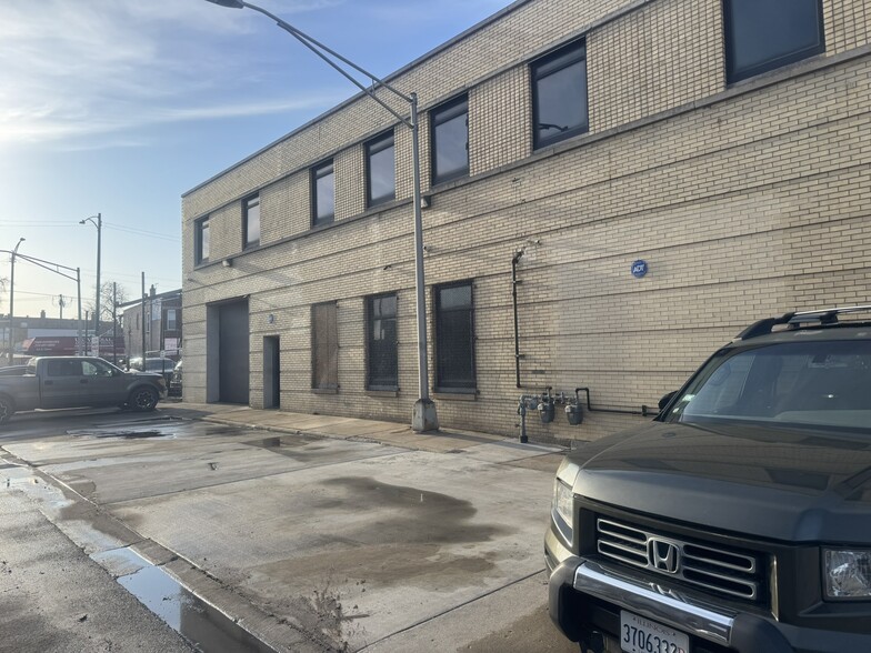 4742-4746 W Rice St, Chicago, IL à louer - Photo de l’immeuble – Image 2 sur 15