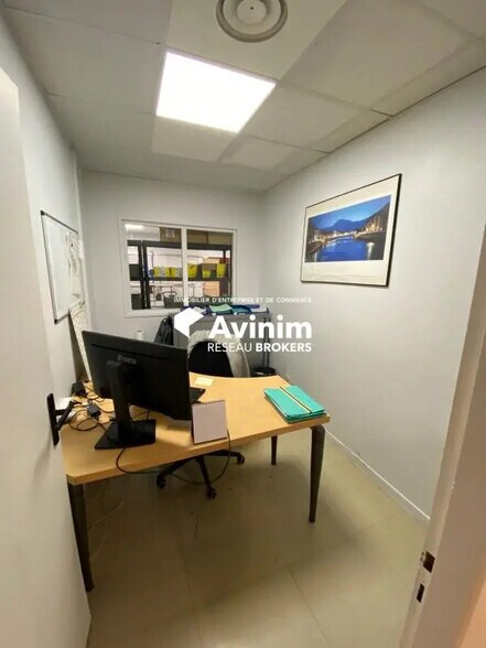 Local d’activités dans Poisat à louer - Photo de l’immeuble – Image 3 sur 11