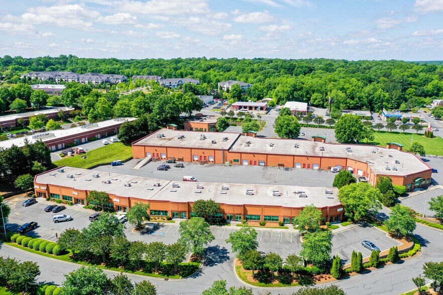 9129 MONROE Rd, Charlotte, NC à louer - Aérien – Image 1 sur 63