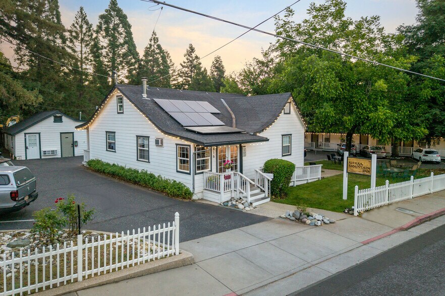 816 W Main St, Grass Valley, CA à vendre - Photo de l’immeuble – Image 2 sur 42