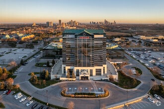 100 Milverton Dr, Mississauga, ON - VUE AÉRIENNE  vue de carte