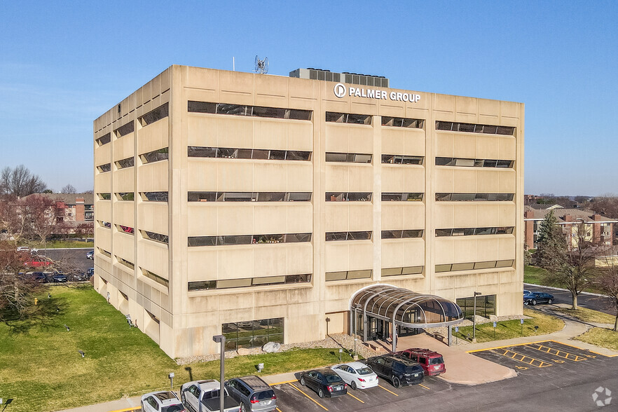 3737 Woodland Ave, West Des Moines, IA à louer - Photo de l’immeuble – Image 1 sur 10