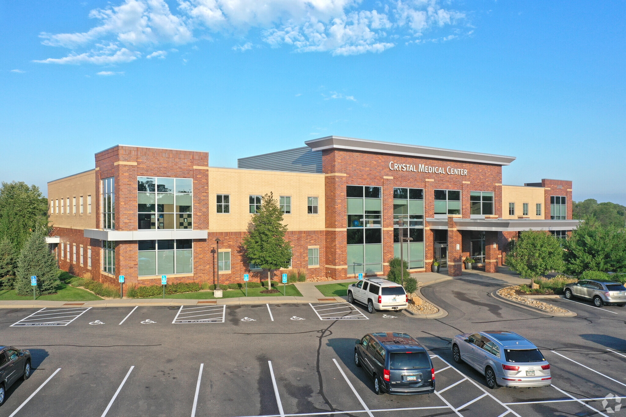 5700 Bottineau Blvd, Crystal, MN à louer Photo principale– Image 1 sur 2