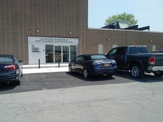 Plus de détails pour 210 Hanse Ave, Freeport, NY - Industriel/Logistique à louer
