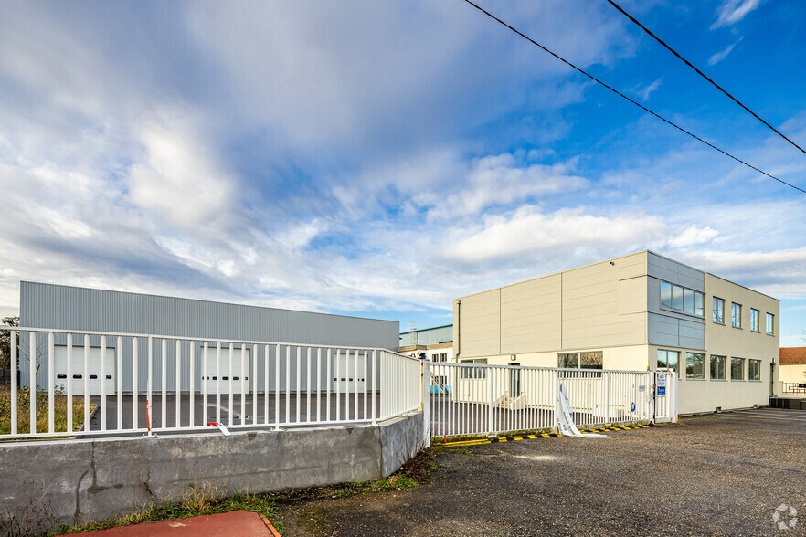 Industriel/Logistique dans Saint-Priest à vendre - Photo de l’immeuble – Image 2 sur 2