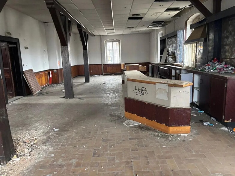 Local commercial dans Montigny-lès-Metz à vendre - Photo intérieure – Image 2 sur 5