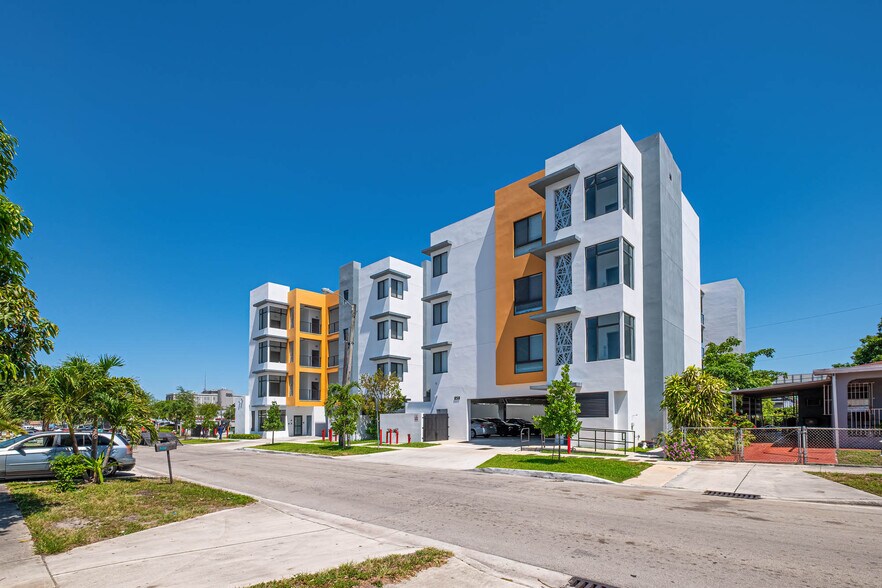 853 E 24th St, Hialeah, FL à vendre - Photo de l’immeuble – Image 2 sur 12