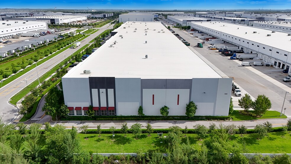 3980 W 104th St, Hialeah, FL à louer - Photo de l’immeuble – Image 3 sur 7