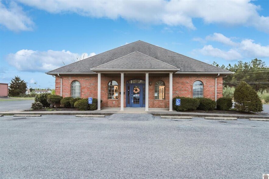 145 Vine St, Benton, KY à vendre - Photo de l’immeuble – Image 1 sur 29