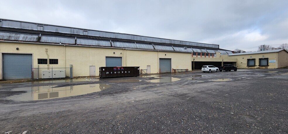 730 N Main St, Waterbury, CT à louer - Photo de l’immeuble – Image 3 sur 21