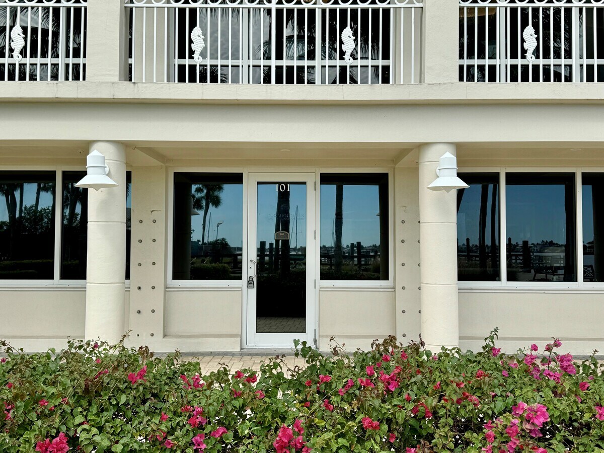 1001 10th Ave S, Naples, FL 34102 - Lot 100-101 - - Photo intérieure - Image 2 of 11