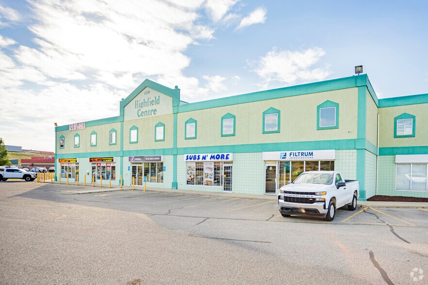 1259 Highfield Cres SE, Calgary, AB à louer - Photo de l’immeuble – Image 2 sur 7