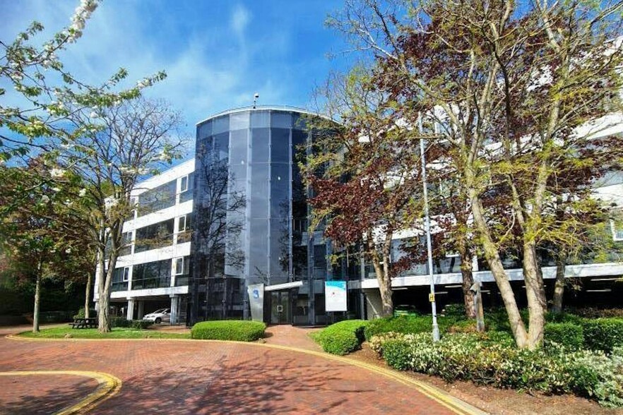 Wade Rd, Basingstoke à louer - Photo de l’immeuble – Image 1 sur 1