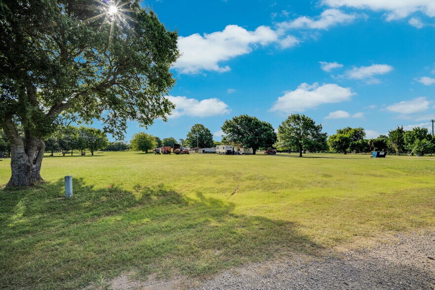 2040 Highridge Ln, Midlothian, TX à vendre - Photo de l’immeuble – Image 2 sur 19