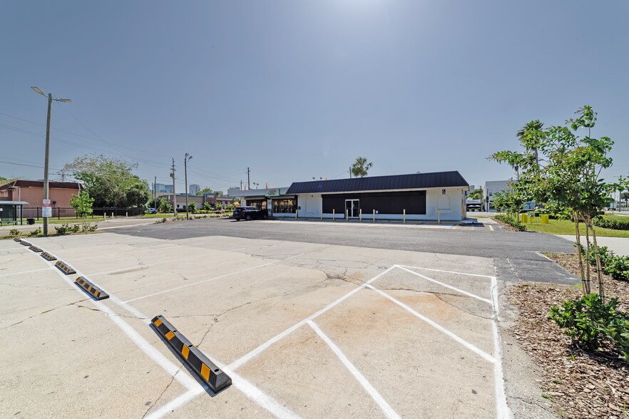 934 E Henderson Ave, Tampa, FL à louer - Photo de l’immeuble – Image 2 sur 10