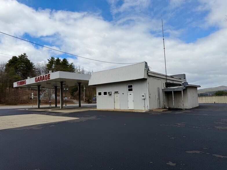 2124 Us-9, Lake George, NY à vendre - Photo de l’immeuble – Image 2 sur 11