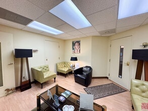 687 Straits Tpke, Middlebury, CT à louer Photo intérieure– Image 2 sur 8