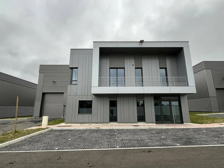 Local d'activités dans Courtry à vendre - Photo de l’immeuble – Image 2 sur 8