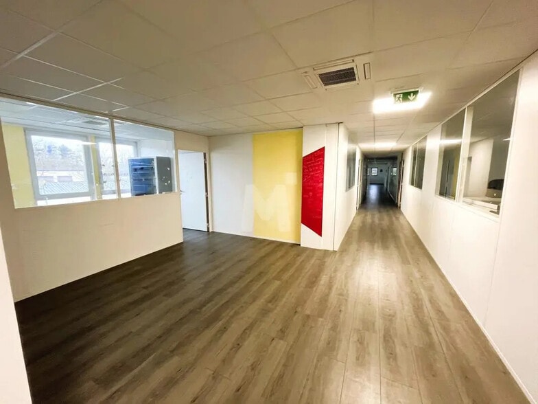 Bureau dans Ris-Orangis à louer - Photo intérieure – Image 2 sur 16