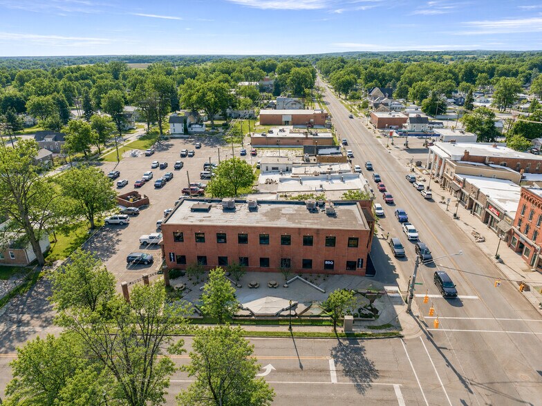 107 S Main St, Almont, MI à vendre - Photo de l’immeuble – Image 3 sur 57