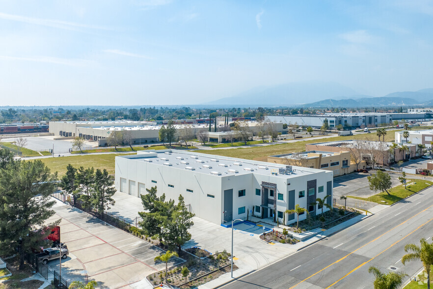 4180 N Hallmark Pky, San Bernardino, CA à louer - Photo de l’immeuble – Image 3 sur 8