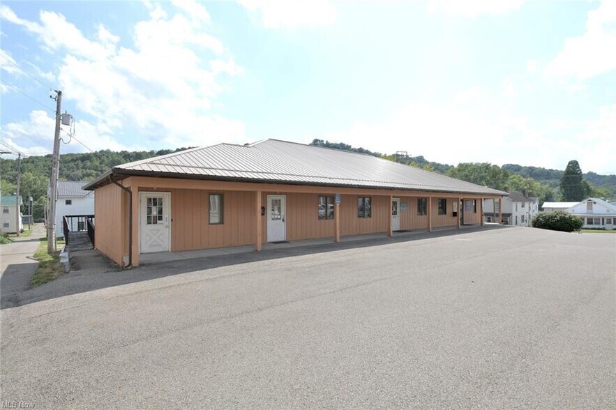 151 S Kennebec Ave, Mcconnelsville, OH à louer - Photo de l’immeuble – Image 2 sur 18