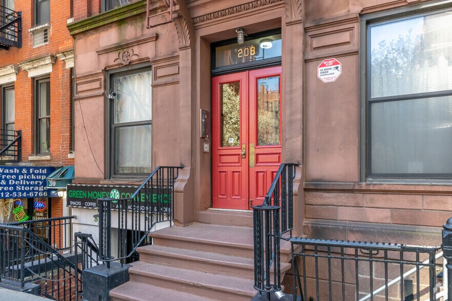 208 E 87th St, New York, NY à louer - Photo de l’immeuble – Image 3 sur 16