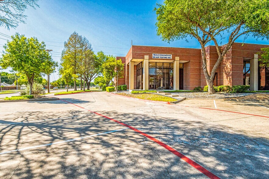 651 N Plano Rd, Richardson, TX à louer - Photo de l’immeuble – Image 2 sur 13