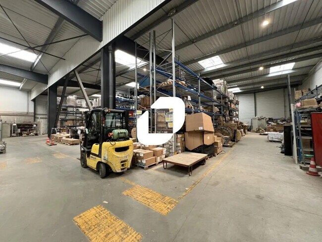 Plus de détails pour Bureau, Local d'activités à louer