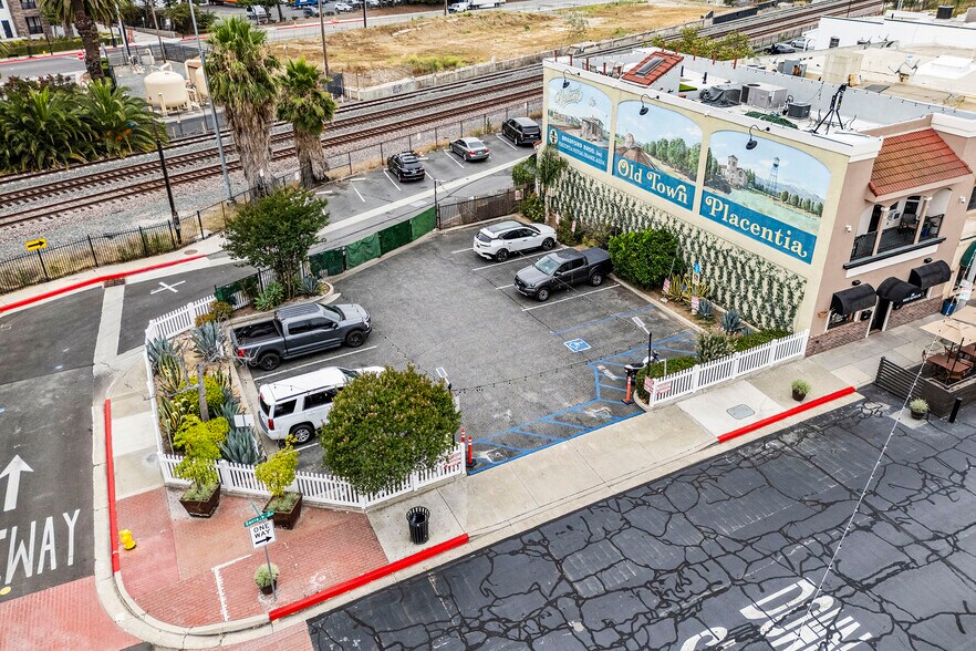 116 W Santa Fe Ave, Placentia, CA à vendre - Photo de l’immeuble – Image 3 sur 44