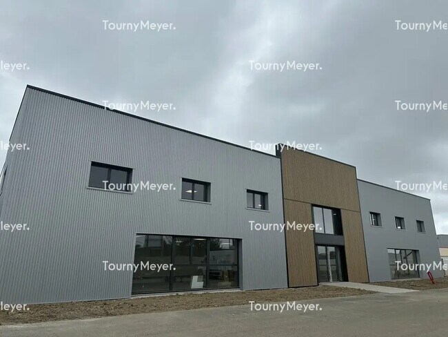 Plus de détails pour Local d’activités à vendre