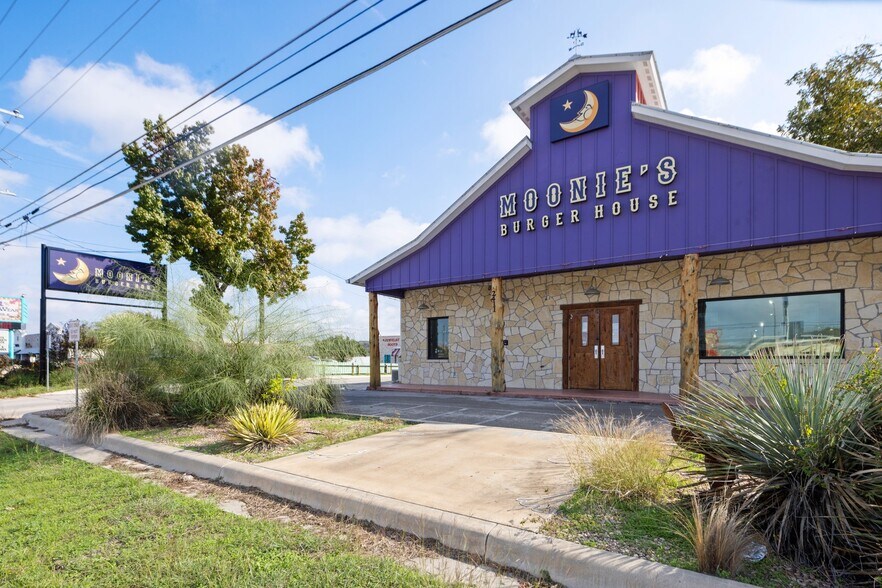 2411 N US Highway 281, Marble Falls, TX à vendre - Photo de l’immeuble – Image 2 sur 31