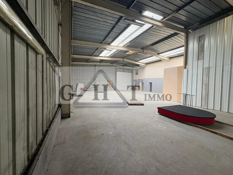 Industriel/Logistique dans Dammarie-les-Lys à louer - Photo de l’immeuble – Image 3 sur 3