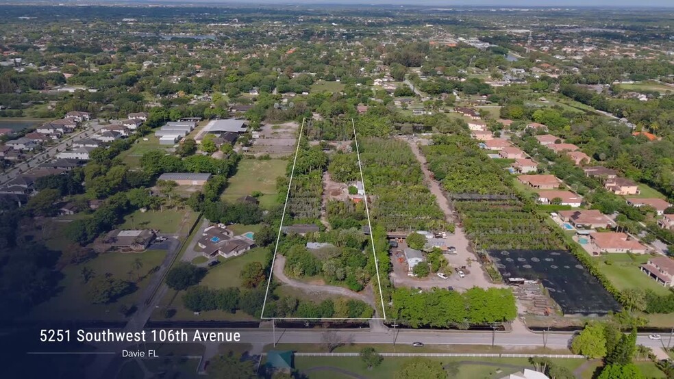 5251 SW 106th Ave, Davie, FL à vendre - Vidéo sur l’annonce professionnelle – Image 2 sur 14