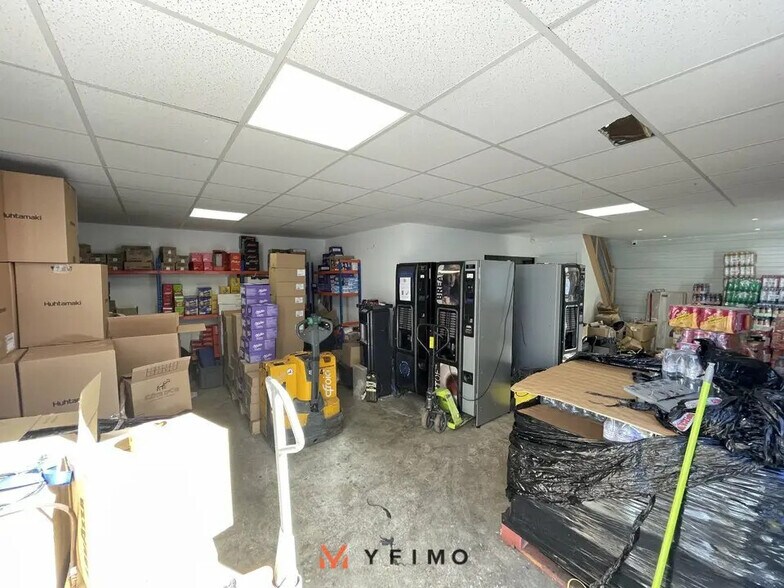 Local d'activités dans Épône à vendre - Photo de l’immeuble – Image 2 sur 8