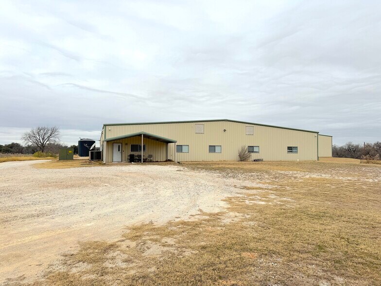 398 Meeks Bnd, Millsap, TX à vendre - Photo de l’immeuble – Image 3 sur 13