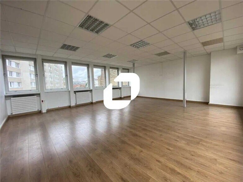 Bureau dans Montreuil à louer - Photo de l’immeuble – Image 3 sur 4