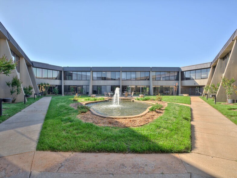 4334 NW Expressway, Oklahoma City, OK à louer - Photo de l’immeuble – Image 3 sur 7