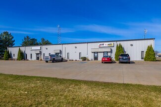 Plus de détails pour 1801 N 13th Ave E, Newton, IA - Local d'activités à louer