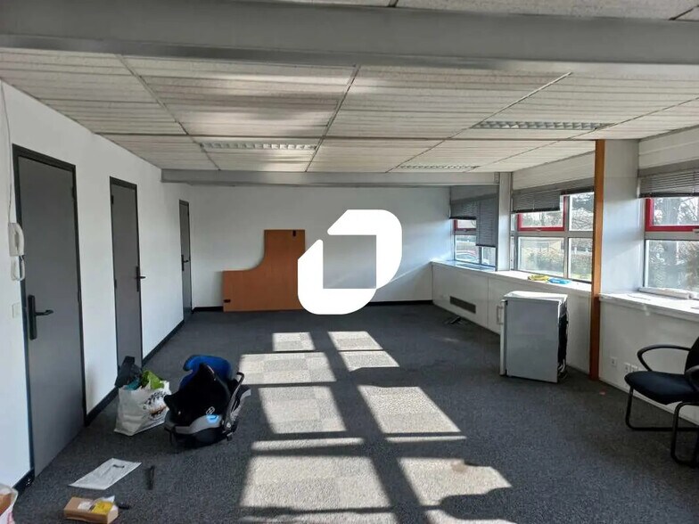 Bureau dans Tremblay-en-France à louer - Photo de l’immeuble – Image 2 sur 7