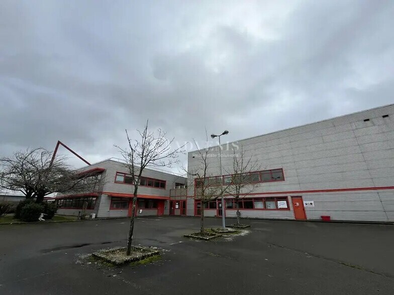 Industriel/Logistique dans Maurepas à louer - Photo de l’immeuble – Image 1 sur 12